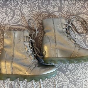 Disney x Sorel Frozen Joan of Arctic Girls Boots Size 2